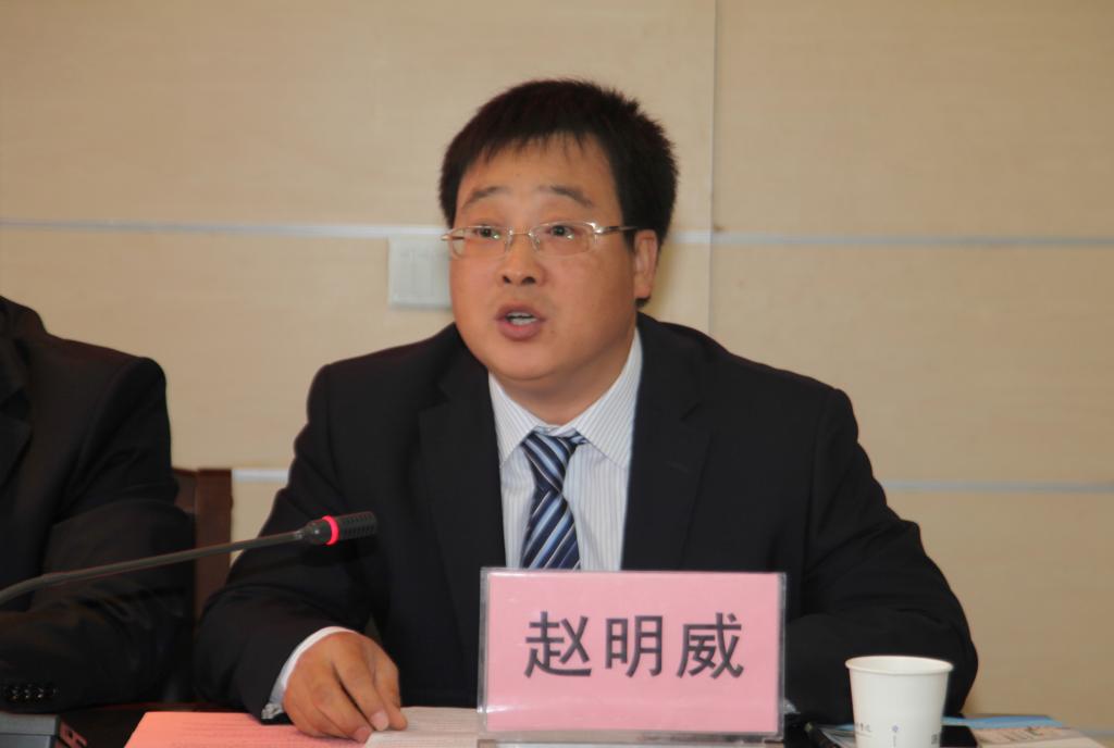 化工与纺织服装学院经理赵明威介绍了此次培训教学的具体安排